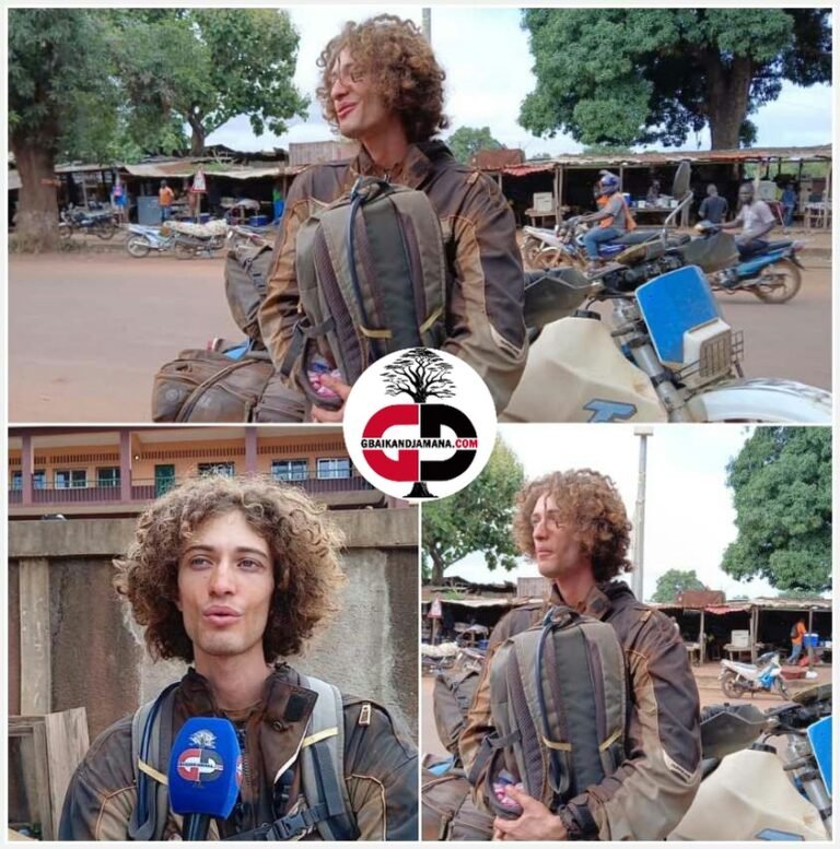 Kankan : Un touriste français arrive en Guinée à moto.