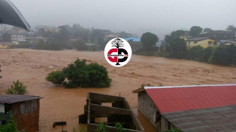 Afrique/Freetown : Un immeuble s’écroule.sous l’effet des eaux de pluie.