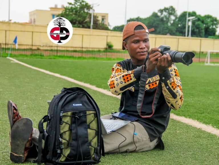 Kankan : À la rencontre d’Ahmed Sékou Nabé, un passionné de la photographie.