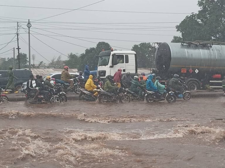 Guinée : Inondations signalées dans plusieurs quartiers de la capitale, des dégâts matériels enregistrés.