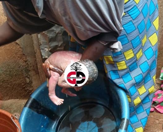 Insolite à kourémalé : Un nouveau-né abandonné, repêché dans une latrine. 