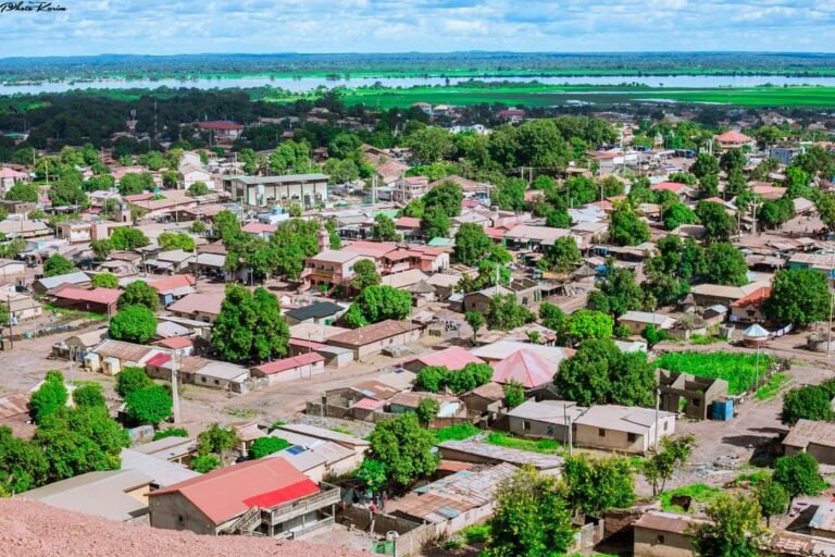 Fait inédit à Siguiri : Un père de famille enceinte sa propre fille de 15 ans à Mankiti (le scénario)