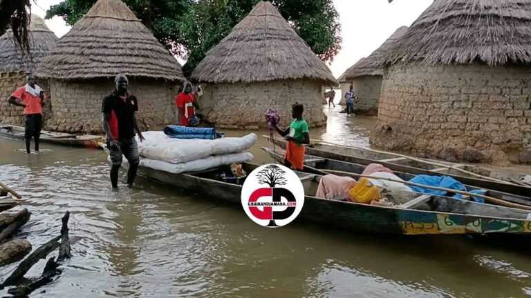 Inondation à Tindo Danala / Mandiana : la population obligée de quitter le village suite à la montée d’eau.