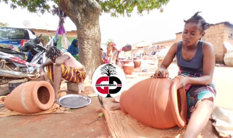 Kankan : Par manque de soutien, les femmes potières tirent le diable par la queue.