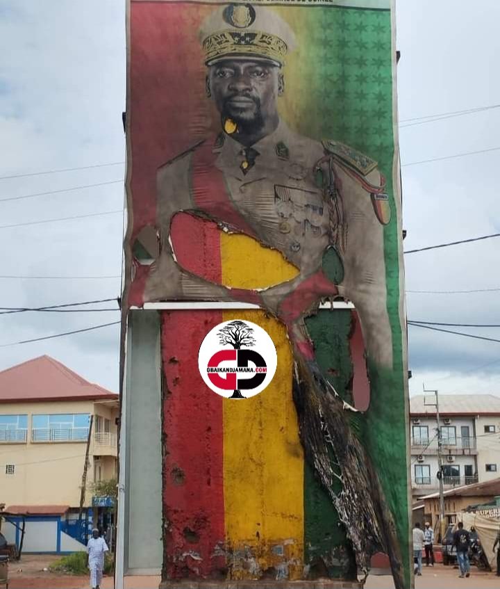 Kankan : l’effigie du Général Général Mamadi Doumbouya, brûlée et restaurée pour une deuxième fois.