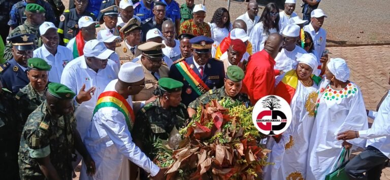 Fête Nationale à Kankan : Les autorités posent les gerbes de fleurs en la mémoire des martyrs de l’indépendance.