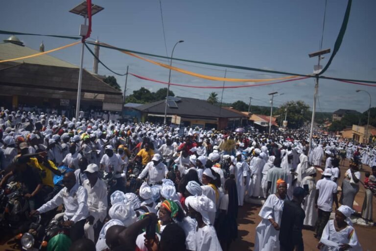 Fête d’indépendance à Faranah : le premier ministre Amadou Bah Oury préside la cérémonie.