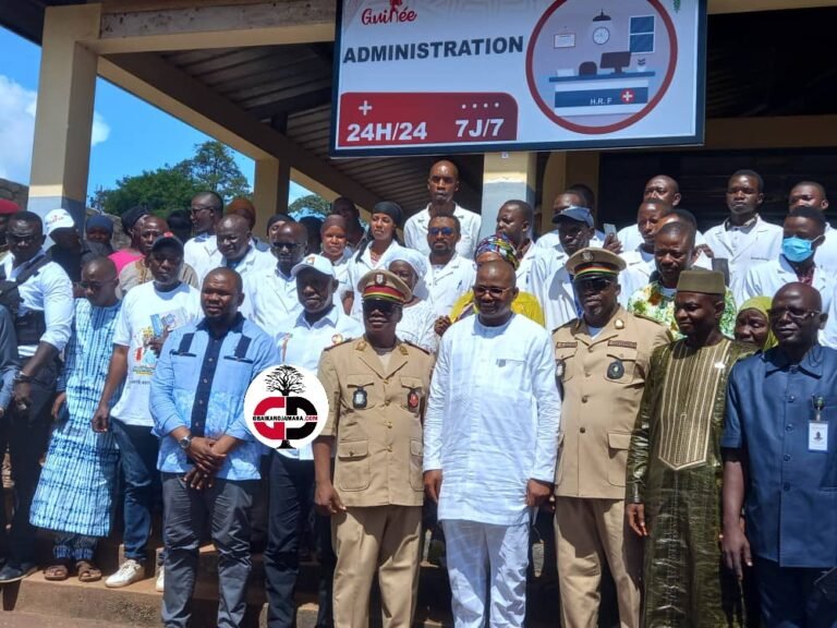 Faranah : Le président du CNT Dr Dansa Kourouma fait don aux patients des structures sanitaires de la ville.