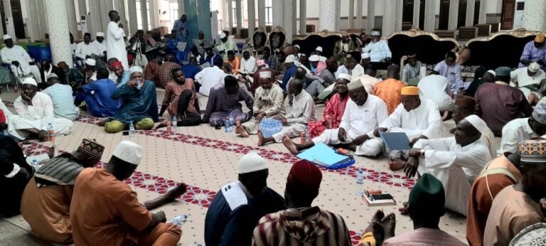 Conakry : Le collectif des anciens membres du gouvernement du CNRD à la grande mosquée Fayçal pour la lecture du Saint Coran.