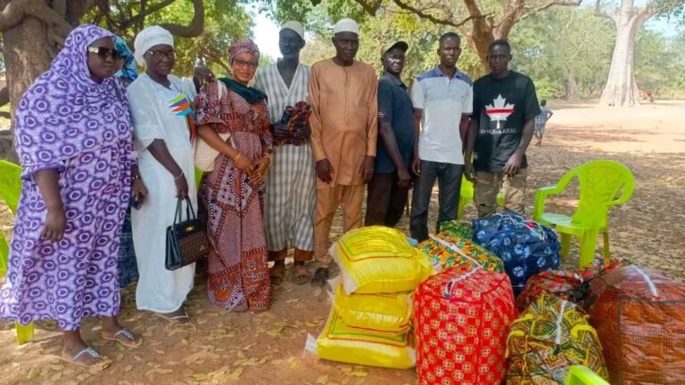 Dankakoro (Siguiri) : Le Sèrè Haut Niveau fait des dons de kits alimentaires et scolaires aux sinistrés des inondations de Somonobou Niger.