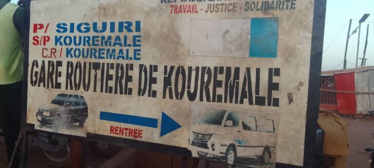 Transport routier : La ligne Kourémalé-Conakry est officiellement ouverte à la gare routière de Kourémalé. 