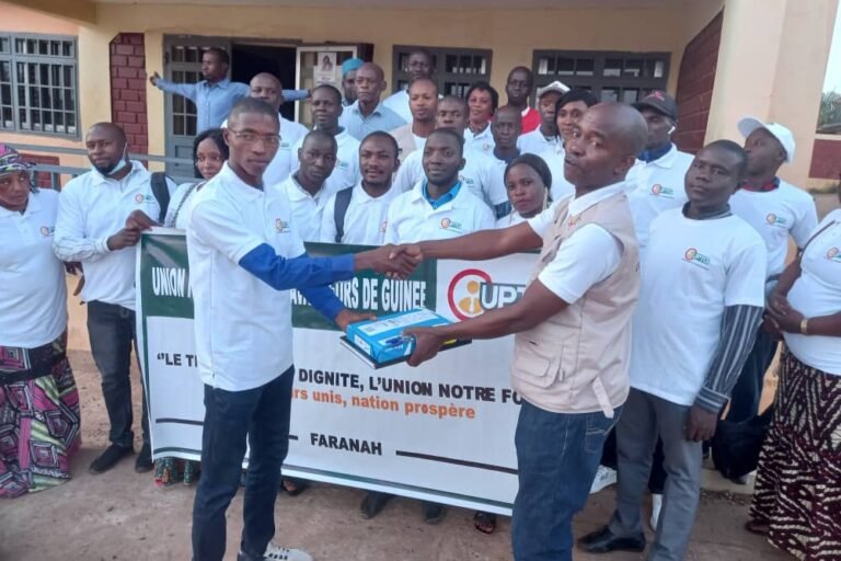 Faranah : L’union Populaire des Travailleurs de Guinée rencontre les nouveaux fonctionnaires locaux. 